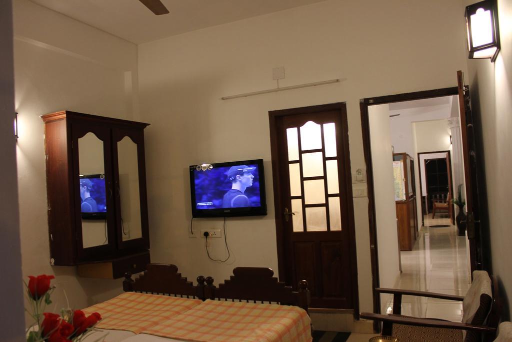Globe Trotters Inn Kochi Exterior photo
