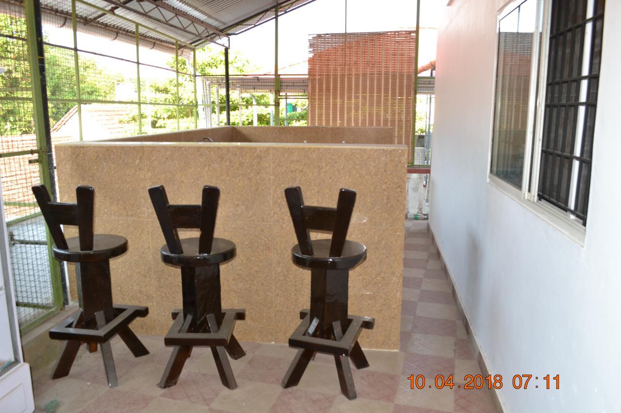 Globe Trotters Inn Kochi Exterior photo